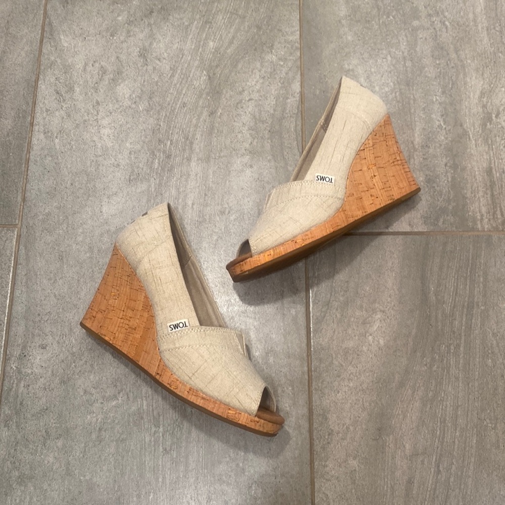 TOMS Beige Peep Toe Wedges Size 8